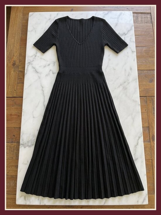 Dresses & Skirts - Women's V-Neck Pleated Midi Sweater Dress Short Sleeve Knit A-Line